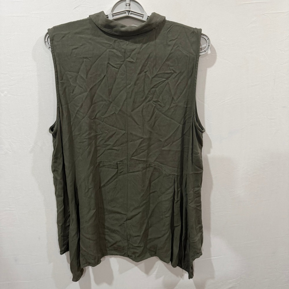 Fever Womens XL Olive Green Sleeveless Button Down Rayon Blouse Relaxed Fit Top - Picture 2 of 6